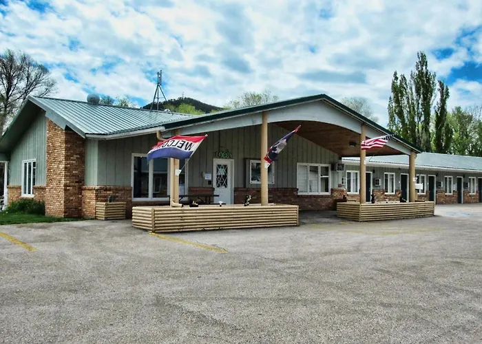 Deer Lodge Motel