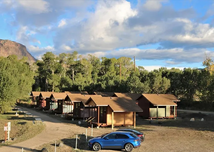 Eycat Lodging Company