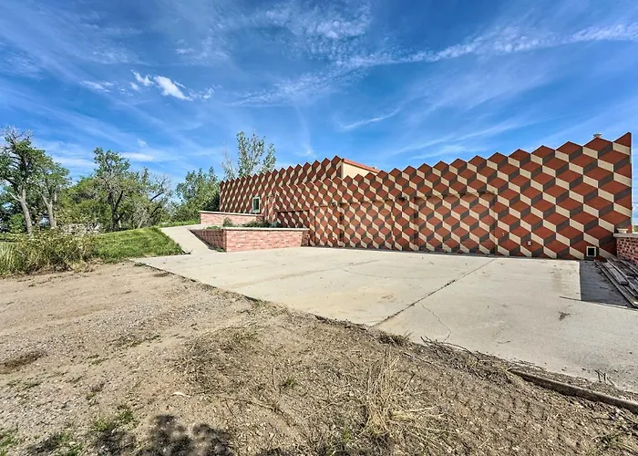 Lakefront Country Home W/ Waterslide & Trampoline!