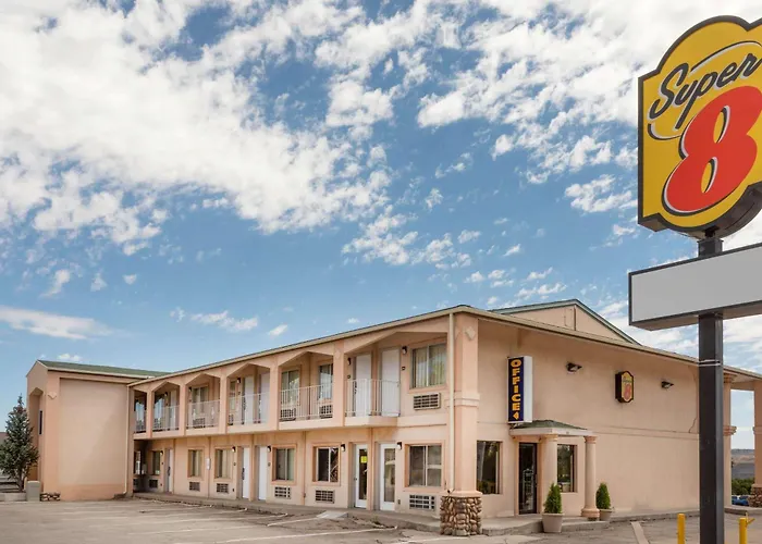 Super 8 By Wyndham Evanston