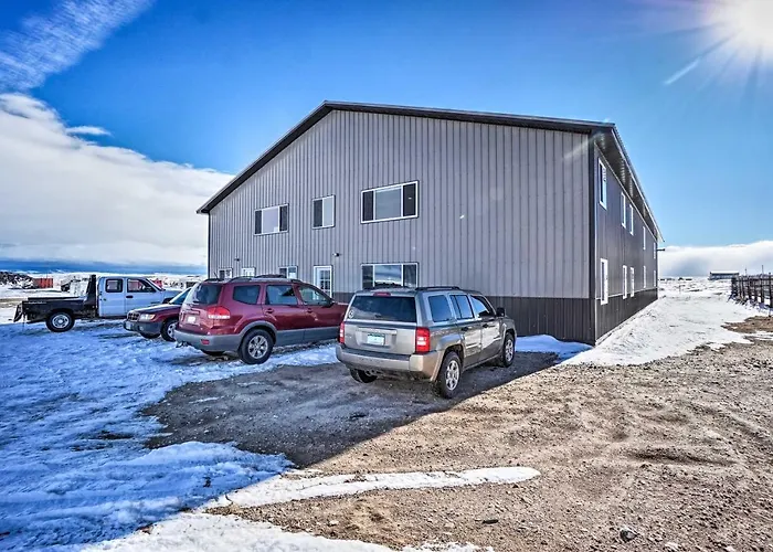 Spacious Saratoga Condo W/ Mountain Views!