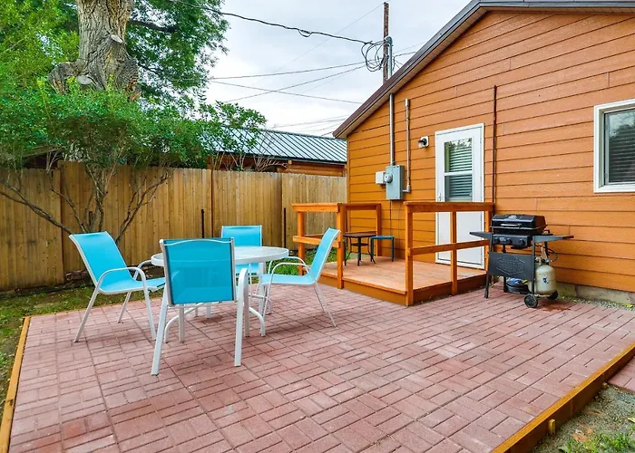 Quaint Cody Cottage W/ Grill: Walk To Downtown!