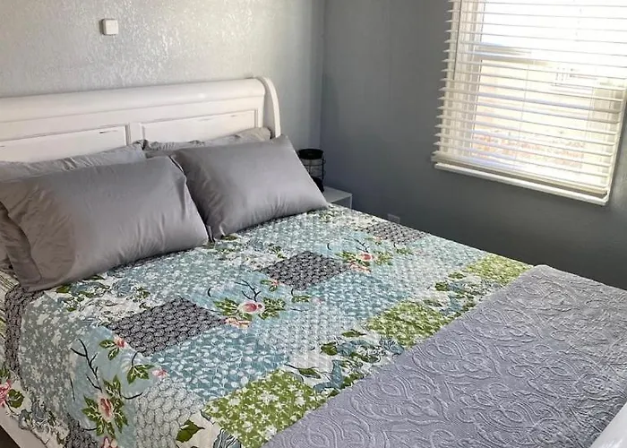 Quiet Retreat, Minutes From Highway And Downtown