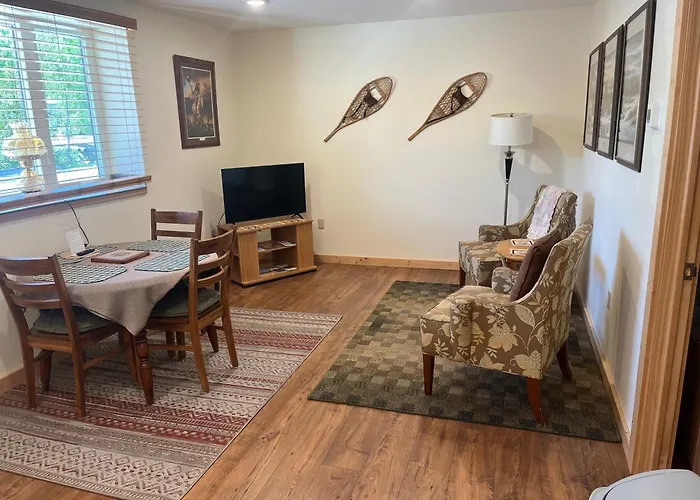 Creekside Downtown Vacation Suites, Only Adults 25 Or Older
