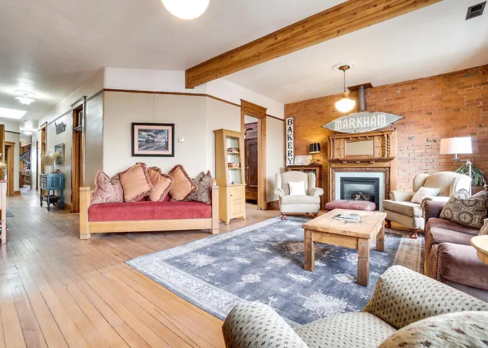 1 Mi To Uw: Historic Laramie Apt