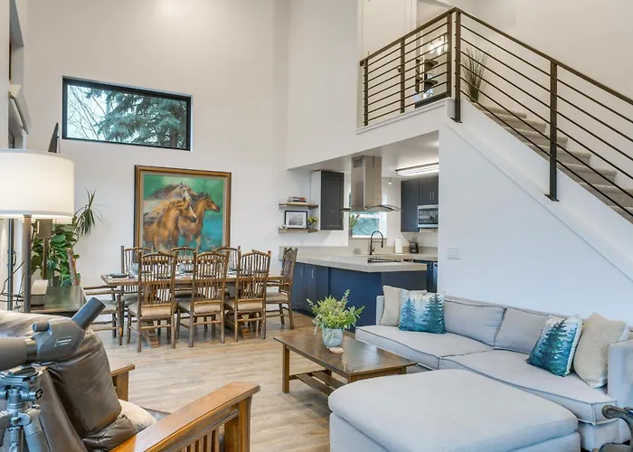 Mountain-View Home Near Hiking In Alpine!