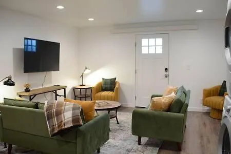 Mountain Modern Apartment