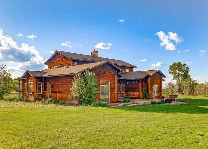 Spacious Afton Home: Patio, Grill & Mountain Views