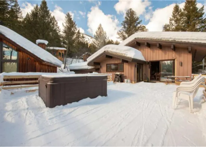 Bray House - Ski-In Ski-Out Family Home
