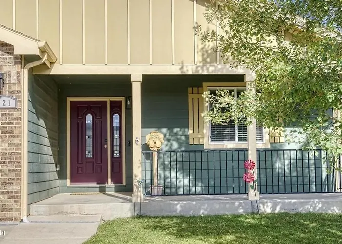 Charming & Cozy Gillette Home