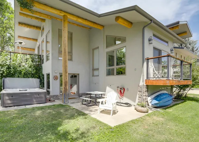 Stunning Sheridan Ranch Villa: Mountain View!
