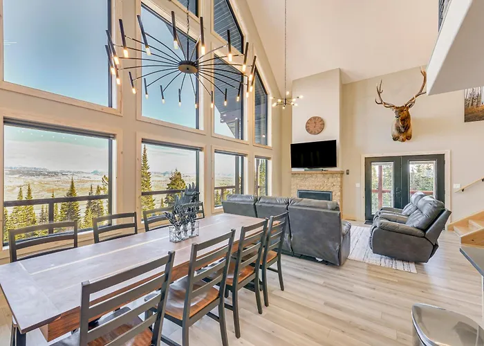 Views, Trails, Hot Tub & More: Luxe Wyoming Oasis