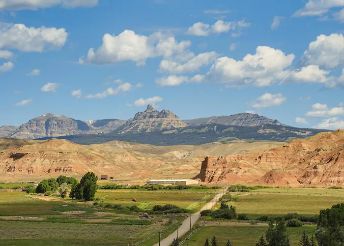 Stunning Mountain Views: Spacious Cabin In Dubois!