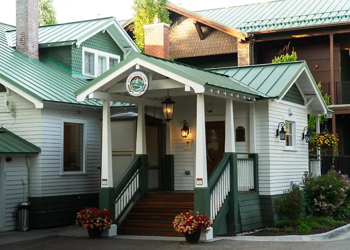 Huff House Inn And Cabins