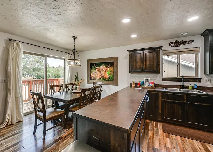 Walk To Downtown: Family-Friendly Cody Home!