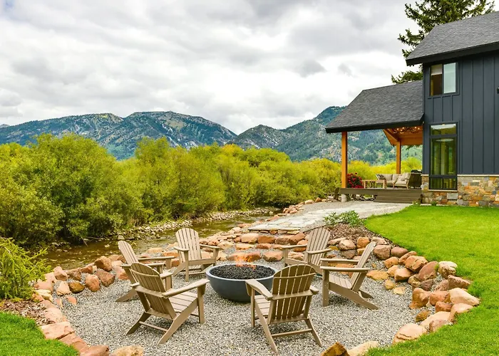 Modern Turnerville Cabin W/ Hot Tub & Scenic Views