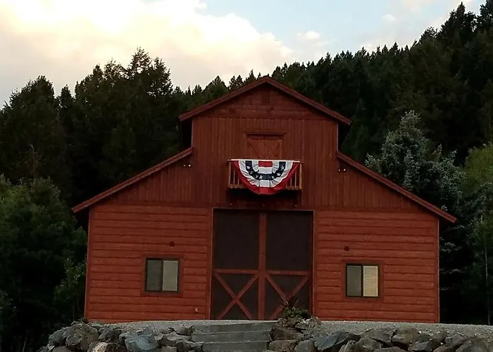 Barn-Style Vacation Rental With Mountain Views In Thayne, Wyoming