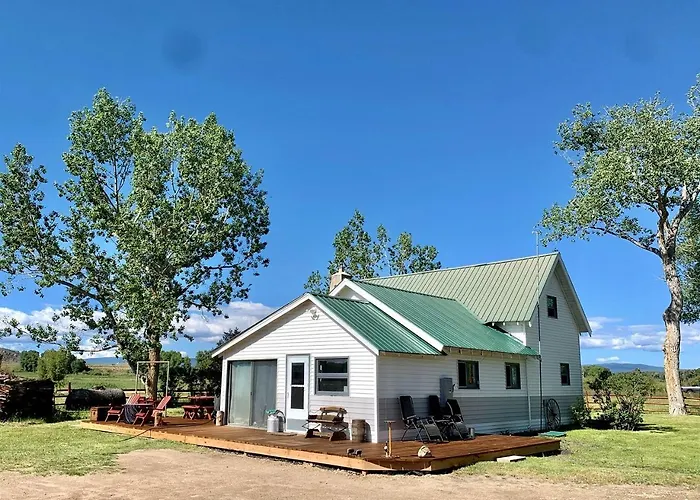 Stunning Cottage With Fire Pit In Saratoga, Wyoming