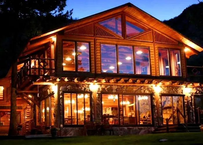 Amazing Lodge Rental Ideal For Events In Encampment, Wyoming