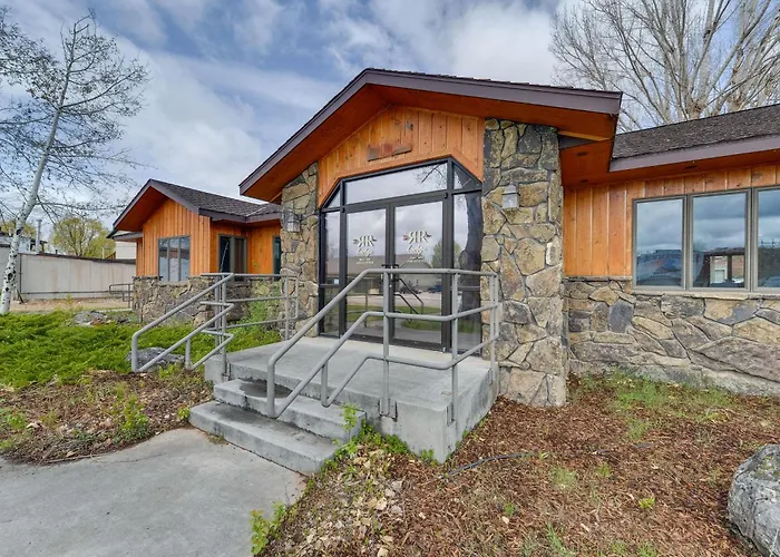 Spacious Home 10 Minutes To Ten Sleep Canyon!