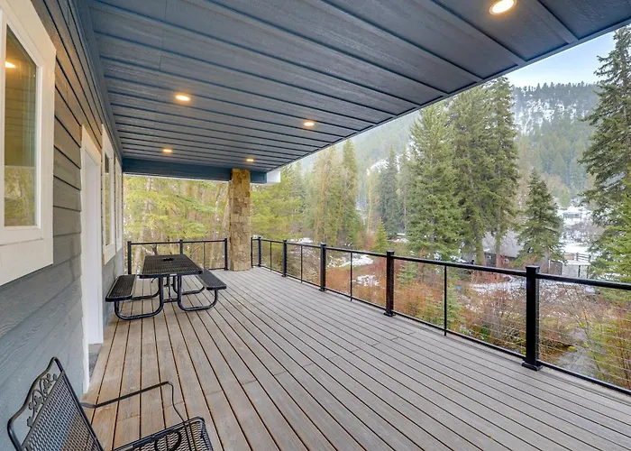 Mountain Retreat By The River: Star Valley Getaway
