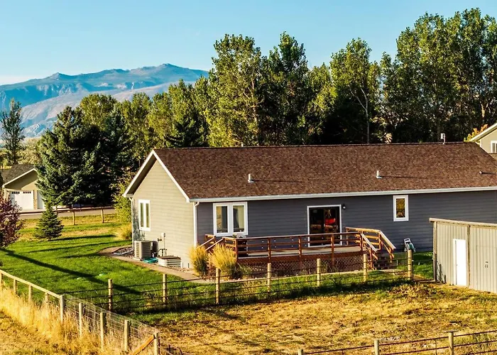 Lovely Luminous Barn With Spectacular Landscape Views In Wyoming