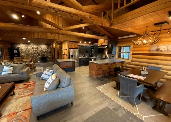 Remodeled Cabin With Pool Table And Hot-Tub In Wyoming