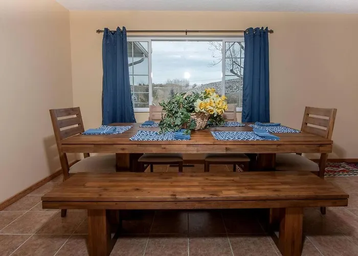 Remodeled Mountain Retreat With Hot Tub And Scenic Views Near Trails In Lander, Wyoming