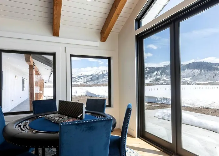 Scenic Riverside Cabin With Private Trail Access And Fly Fishing Near Alpine, Wyoming