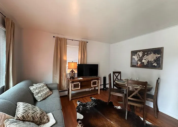 Pets Welcome Walkable Downtown Apt Gym & Pool Pass