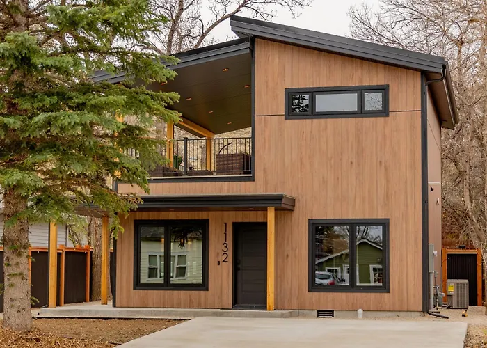The Cowboy House- New Build 2 Blocks Off Main St - Holiday Home