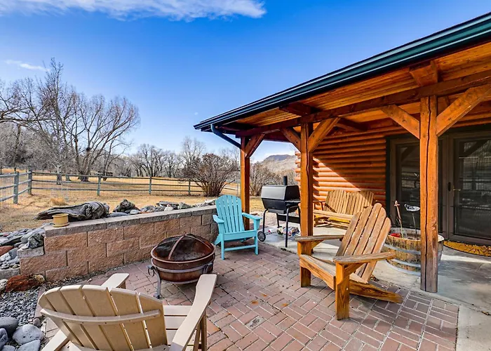 Mtn-View Deck & Fire Pit! 2-Cabin Retreat In Cody