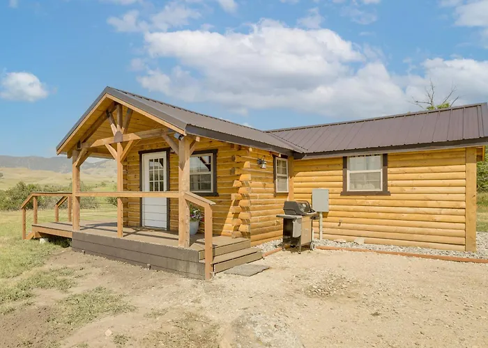 Wyoming Cabin Escape: Panoramic Mountain Views!