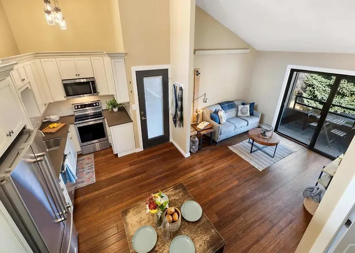 Modern 2BR Jackson Condo