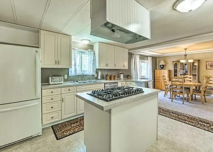 Basecamp 6 Bed Home Near Power Plant, Glendo