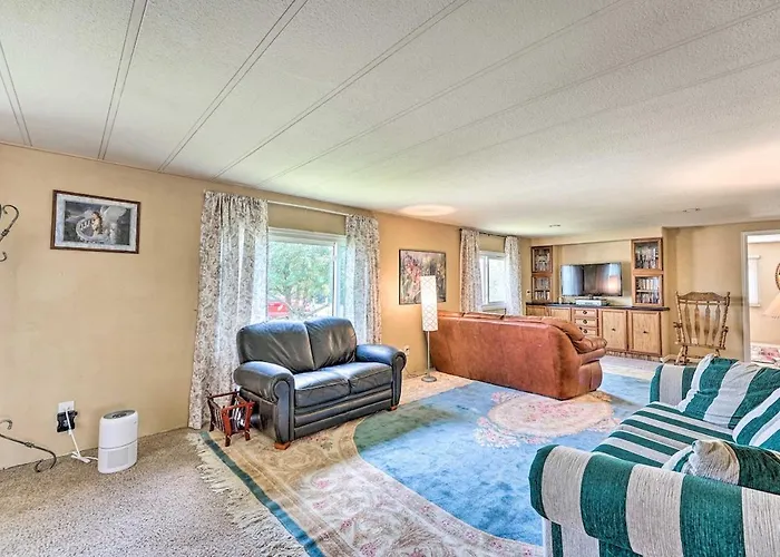Basecamp 6 bed Home near Power Plant, Glendo