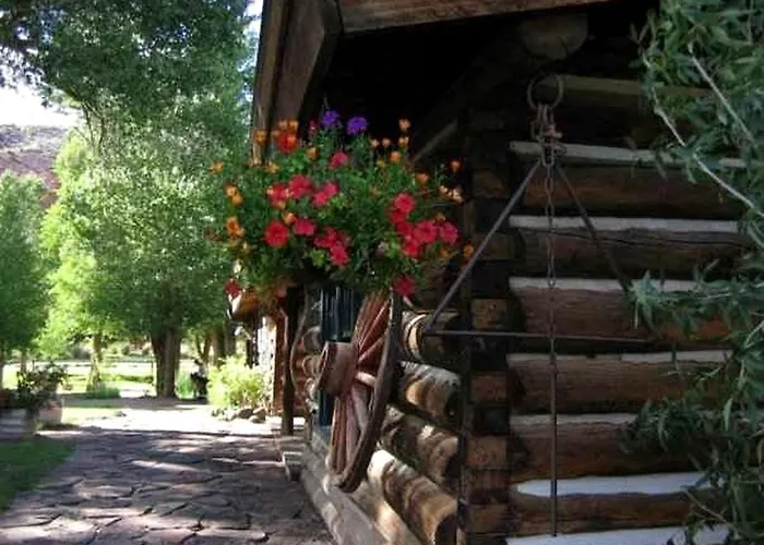 Rustic Vacation Cabin On Idyllic Dude Ranch With Horseback Riding Trails In Dubois, Wyoming