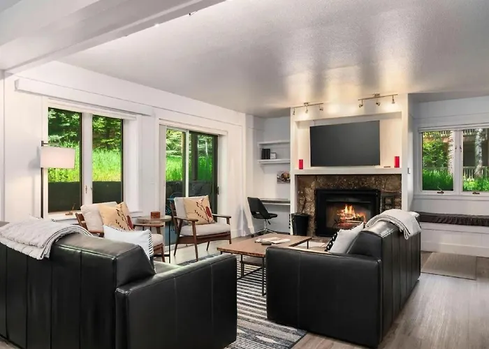 Modern Village Condo Near Ski Lifts