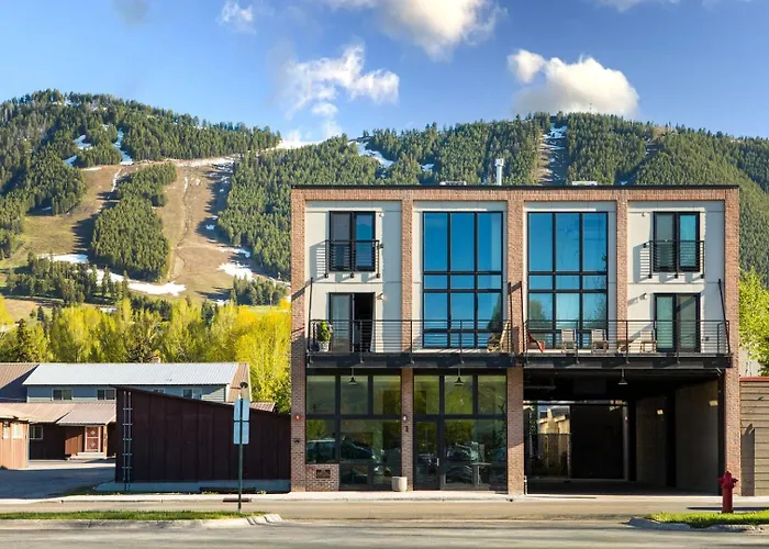 Rmr: The Town Square Loft Condo In Downtown Jackson