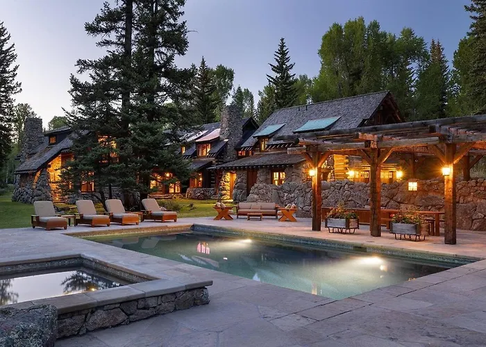Luxury Mountain Estate With Panoramic Views