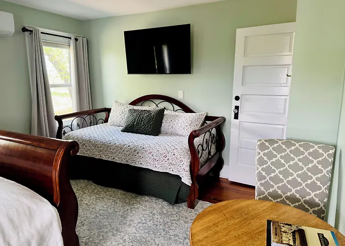 Hudson House Bed And Breakfast