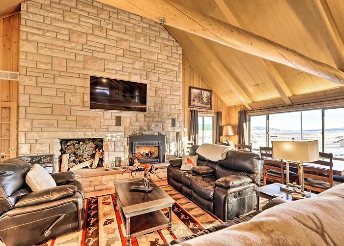 Centennial Cabin W/ Hot Tub, Sauna & Pool Table!