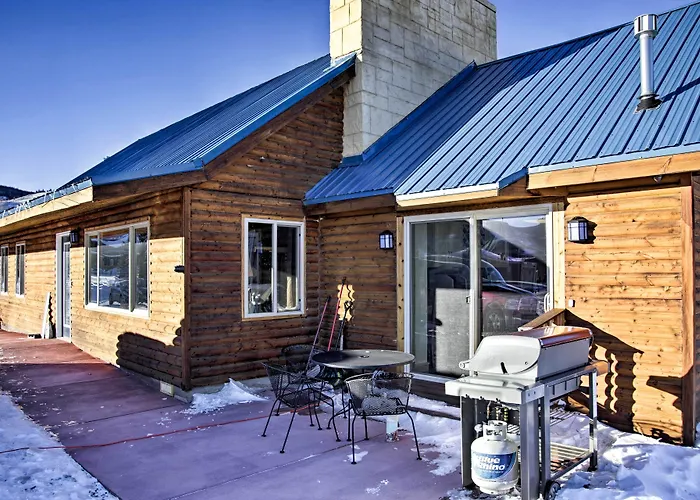 Centennial Cabin W/ Hot Tub, Sauna & Pool Table!