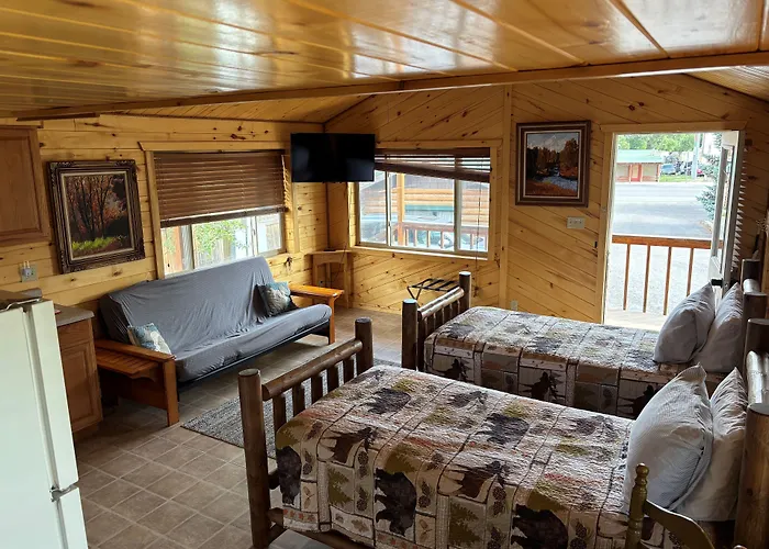 Twin Pines Lodge And Cabins