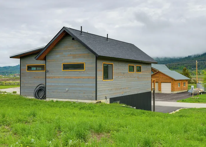 Quiet Alpine Hideaway W/ Panoramic Mountain Views!