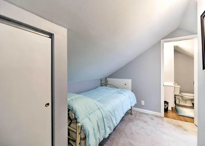 Charming Historic Condo - Walk To Downtown & Uw