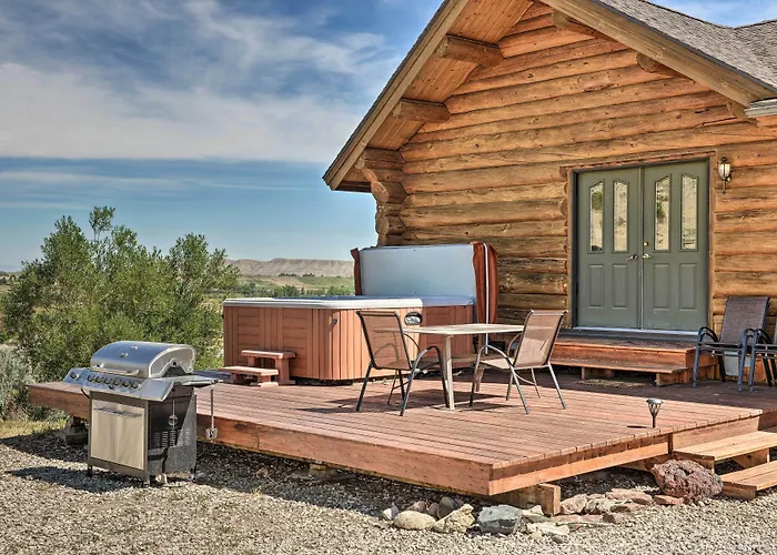 Exquisite Log Home With Lander Valley Views!