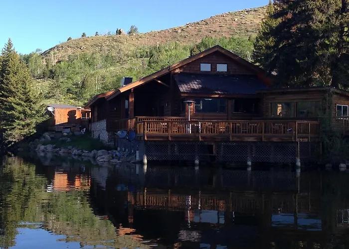 Half Moon Lake Lodge