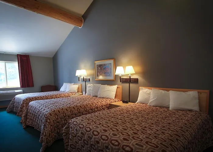 Moose Creek Lodge & Suites