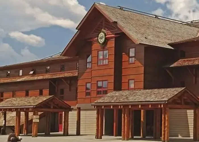 Old Faithful Snow Lodge